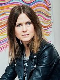 How tall is Juliana Hatfield?